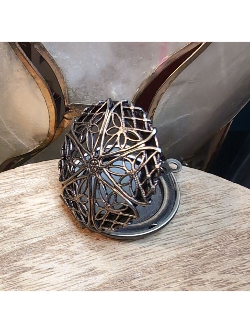 Intricate Oil diffuser Locket - Picture 4 of 5